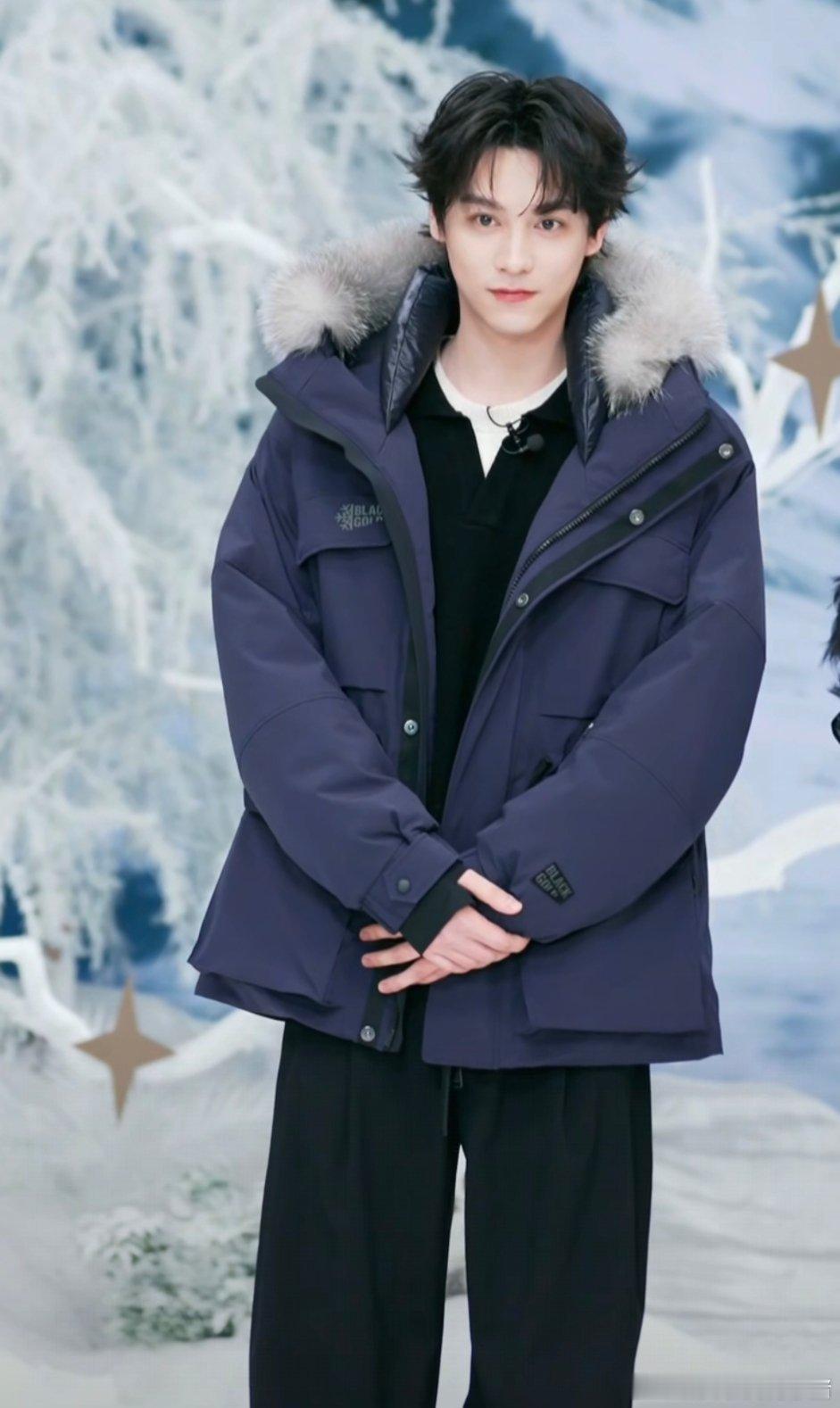 田栩宁高梵直播，羽绒服穿搭，雪中王子