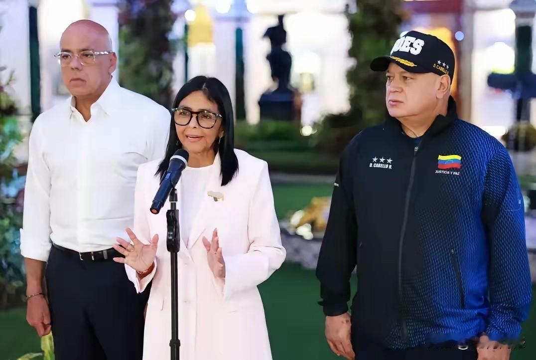 马杜罗最亲信的人，曾经当过工业部长的博萨，也被这个女总统下令逮捕了，据说还要引渡