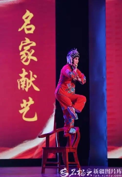 作为梆子戏的始祖，秦腔是刻进华夏文化血脉的活态根脉：它源起周秦、定型于明，以枣木