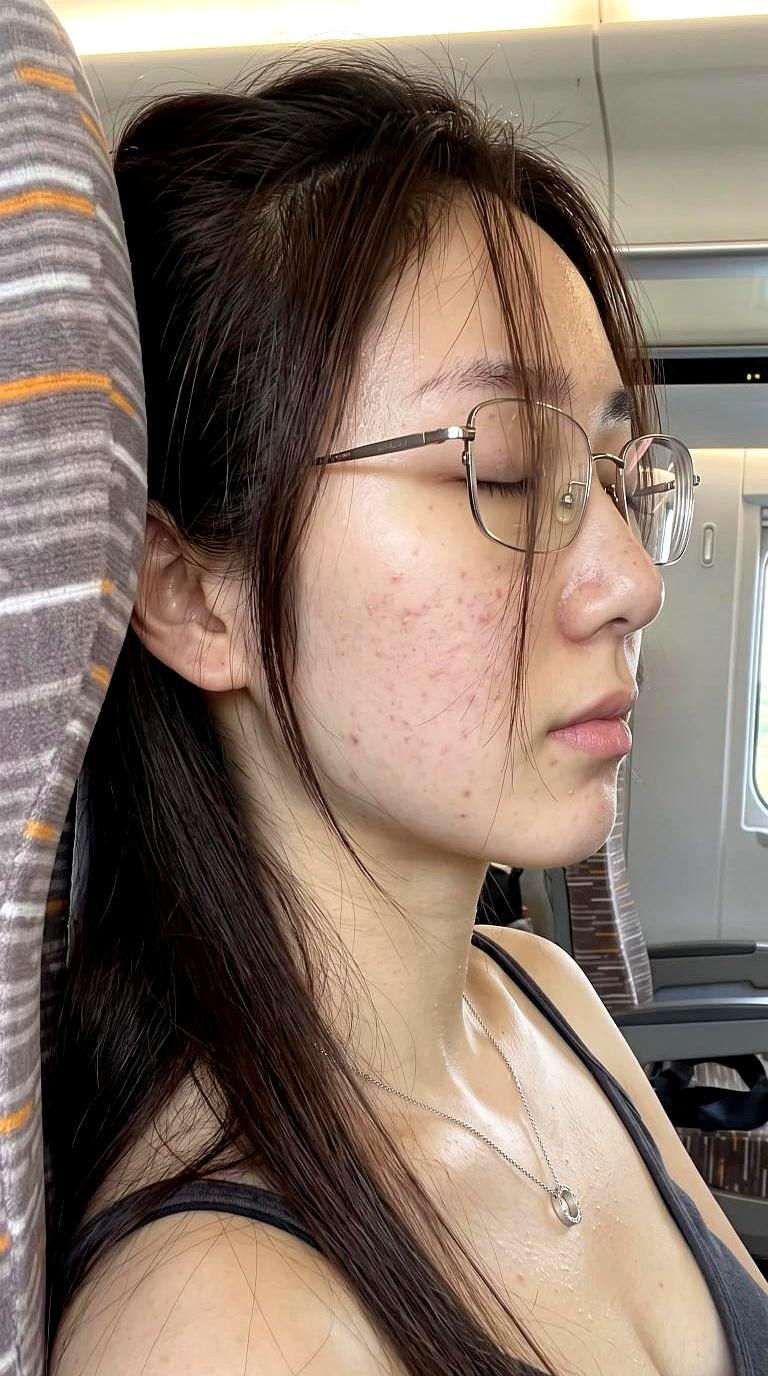 每天早上对着镜子狂盖遮瑕膏的时候，你有没有灵魂拷问过自己：要是把这层“面具”撕了