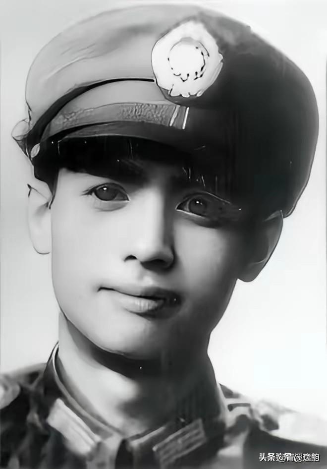1949年深秋，四川成都。一栋青砖小楼里，传出撕心裂肺的哭声。国民党陆军中将韩任