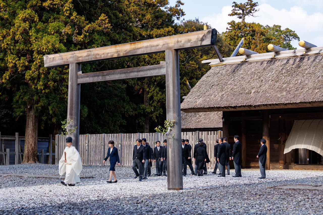 高市内阁1月5日参拜伊势神社

我说，日本人咋就不能让天照大神住得好一点呢？
