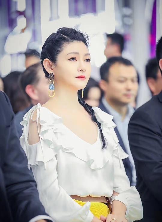 虽然我一点也不喜欢汪，但是我不得不承认他说的话当时听着很荒唐，最后都成真了。他说