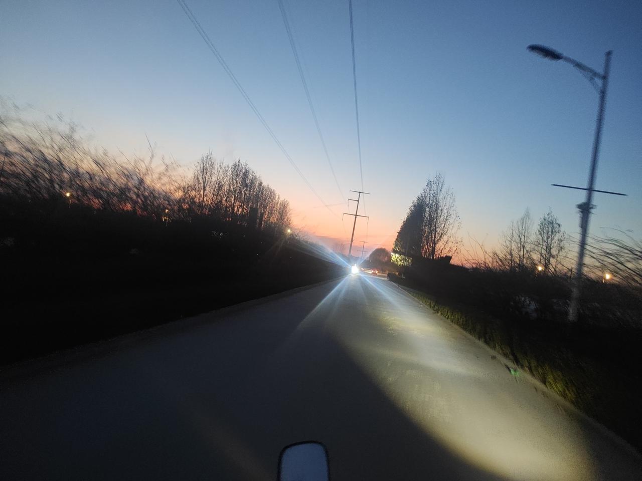 岁月过半，感慨万千。以前总觉得时间还多，可一晃半辈子就过去了。经历过成功与挫折，