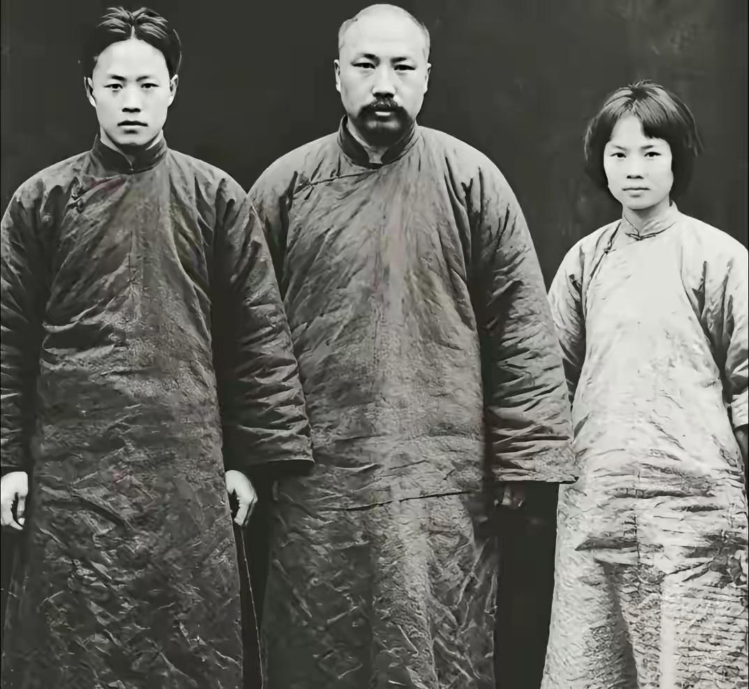 1927年4月28日，北平。跟李大钊一同牺牲的还有路友于、李挹兰（女）。当时路友