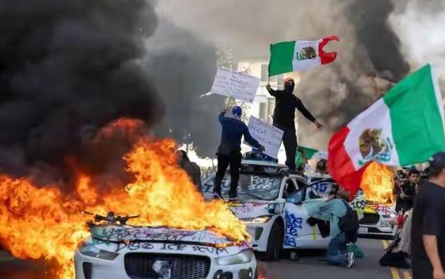 美国人估计“肠子都悔青了”！
 
当初就不应该拉墨西哥举办世界杯，这个国家太乱了