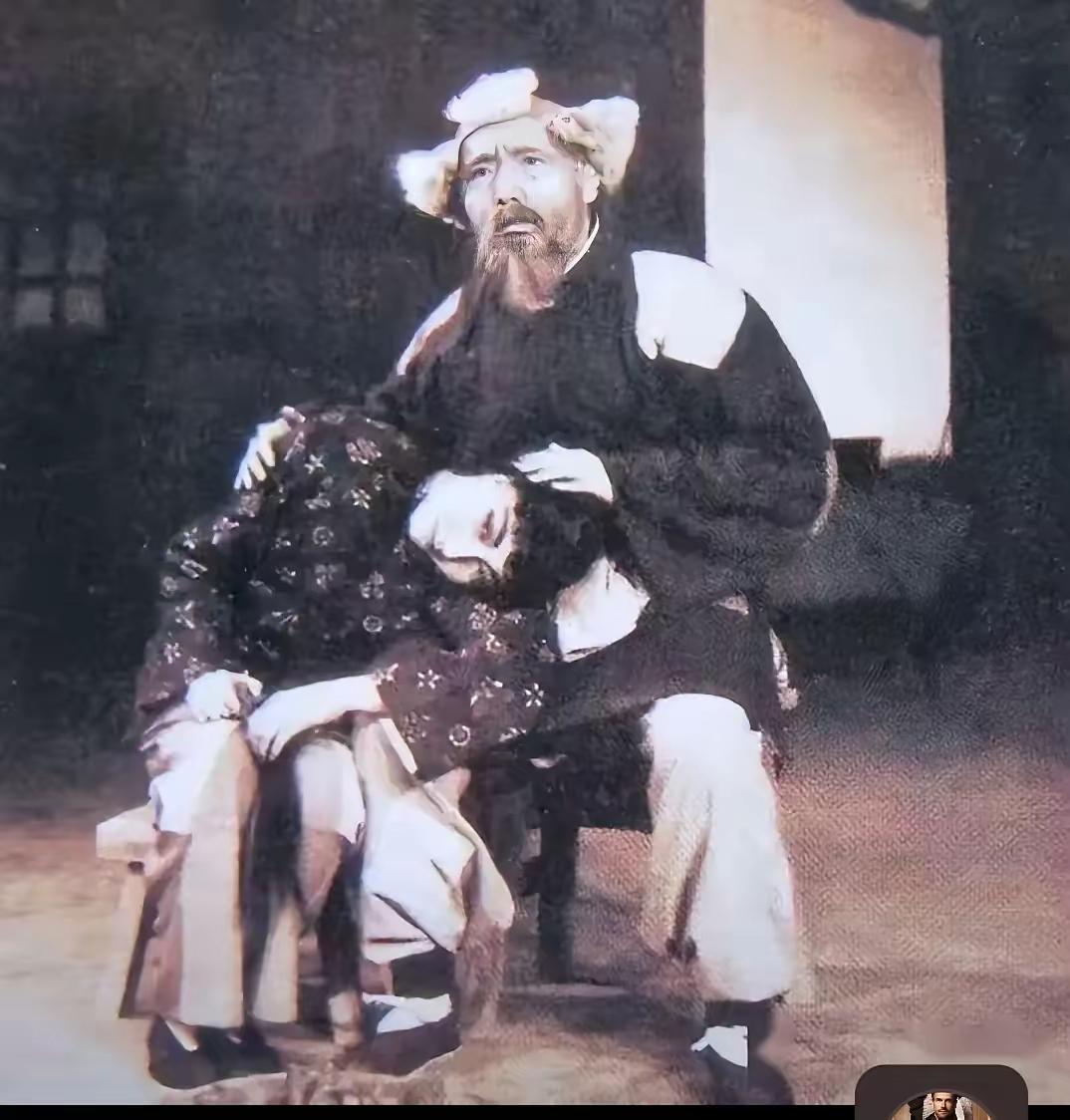 ＃杨白劳是怎么背债的？＃
 
1. 通行定稿歌剧、电影《白毛女》官方文本：

杨