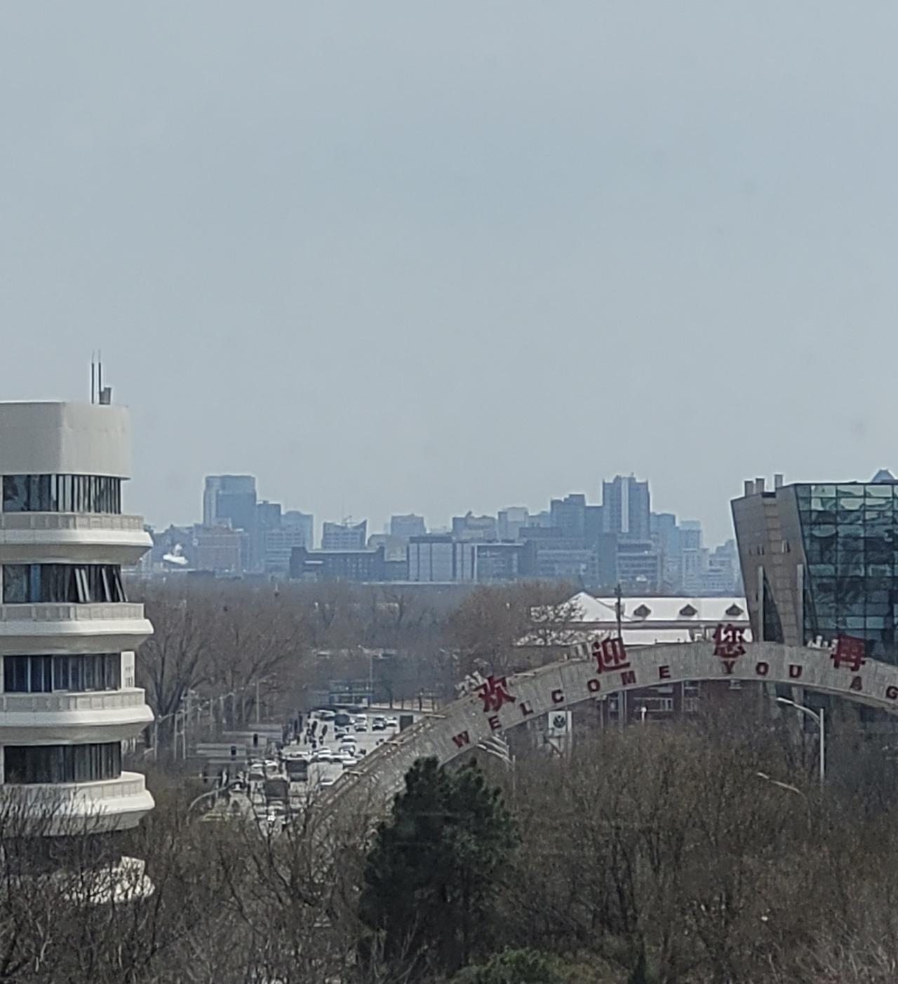 今日北京空气质量优。远景比较清晰。但看预报后面3天不好，2天为良(按国际标准为轻