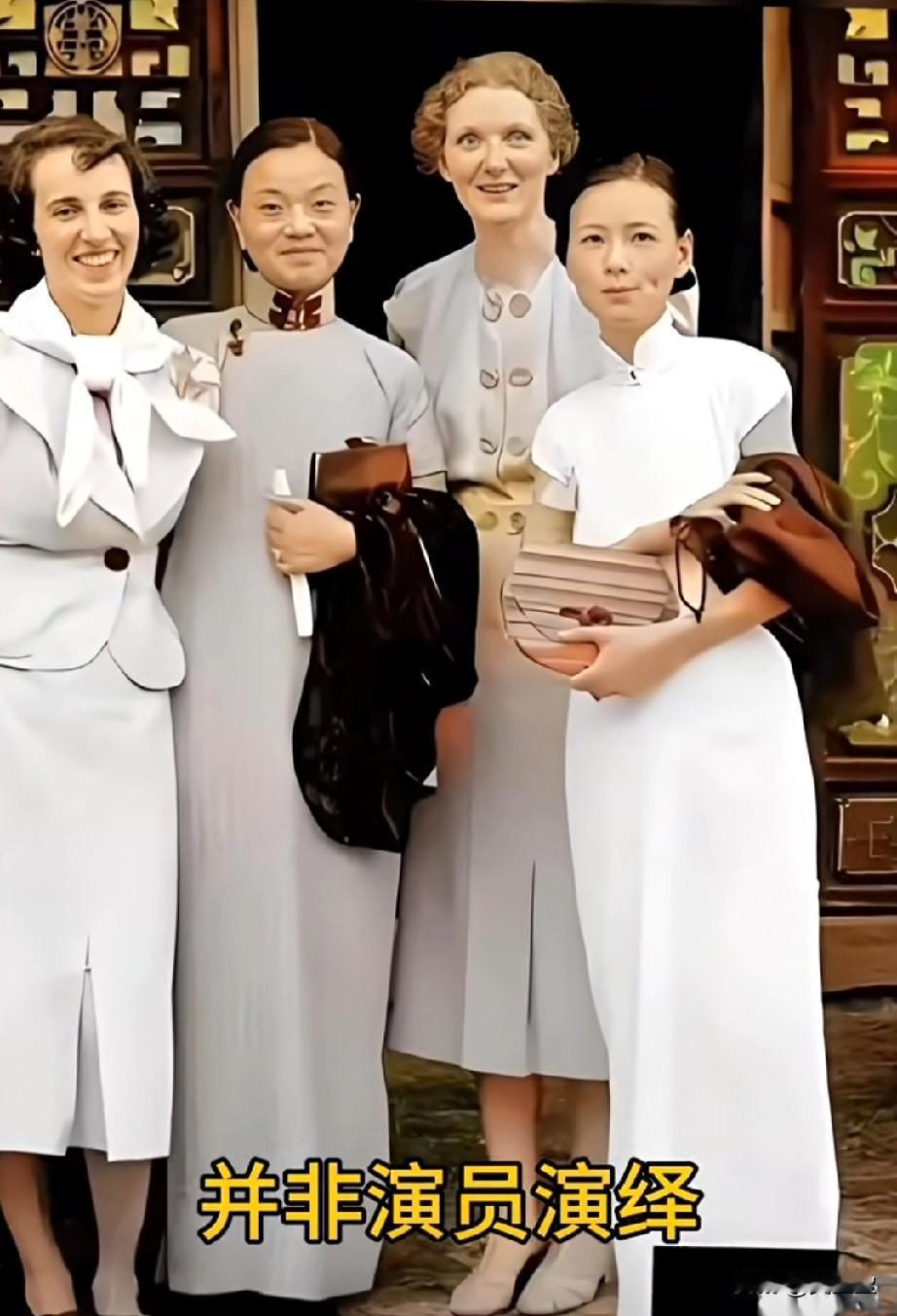 林先生真美，
美貌与智慧并存，
气质与高雅兼备。
致敬林先生！
致敬梁先生！