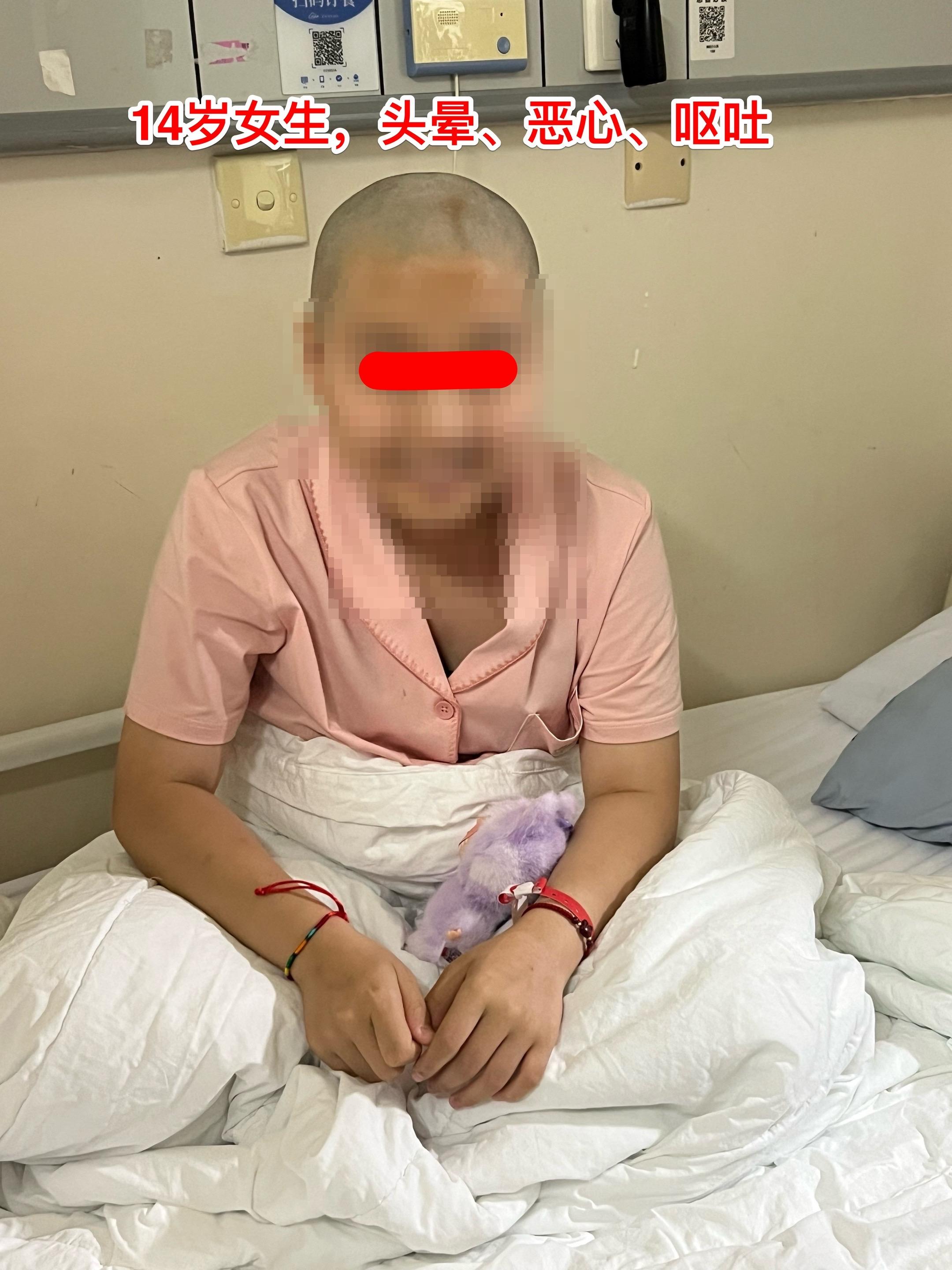 小孩子脑肿瘤中最常见的是小脑肿瘤。与大人相比，小孩子一般是不容易患上肿...