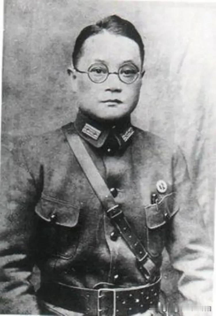 北洋35个师师长名单

33师  潘文华  陆军二级上将  西南长官公署副长官