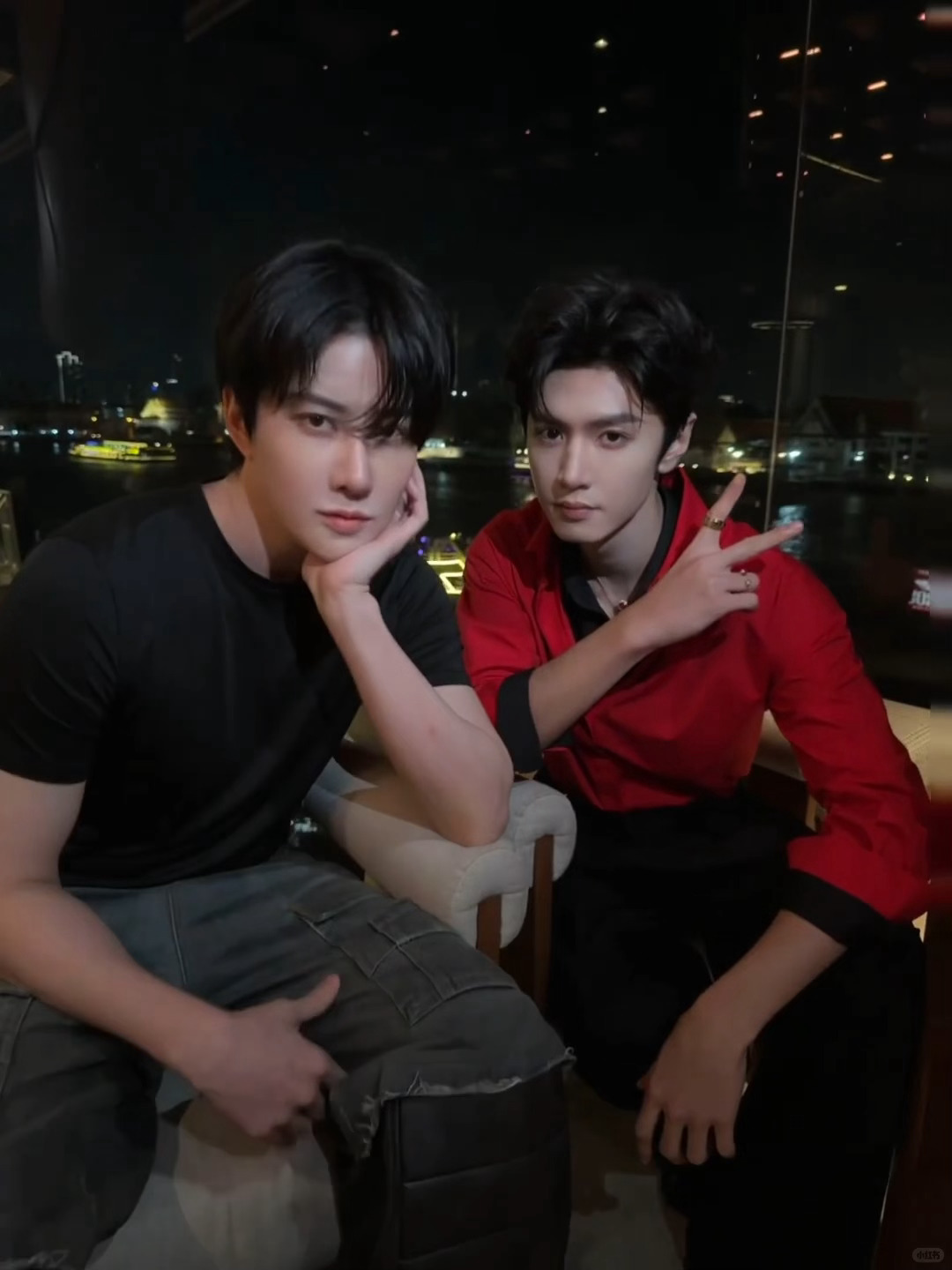 神奇联动之哲远和Mike的合照接合作🤲陈哲远Mike合照