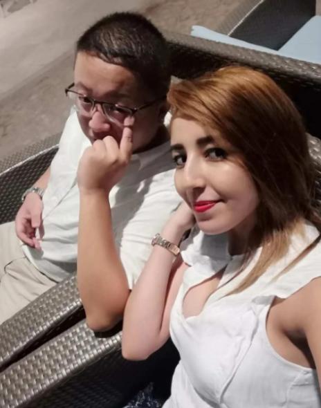反差十足！山东小伙远走非洲遇富家女友，岳父仅要千元彩礼，小伙主动给一万获全家认可