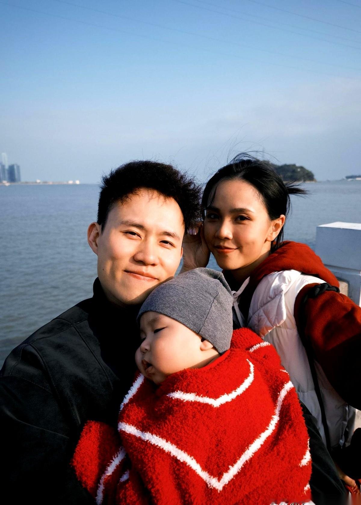 跳水冠军谢思埸，突然从国家队冬训名单里消失了。
没有伤病，没有公告。就在所有人猜