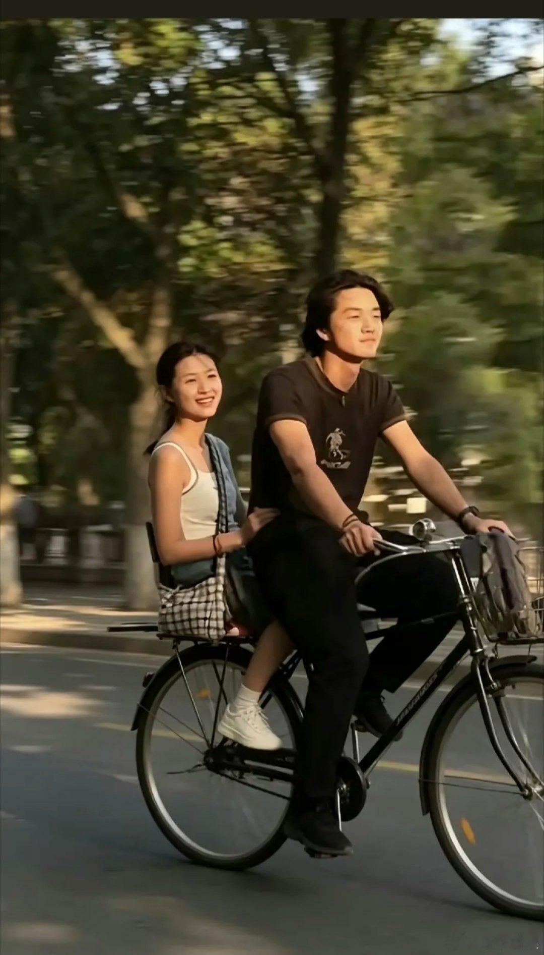 李亚鹏的青春 第一部偶像剧的偶像男主角…… 