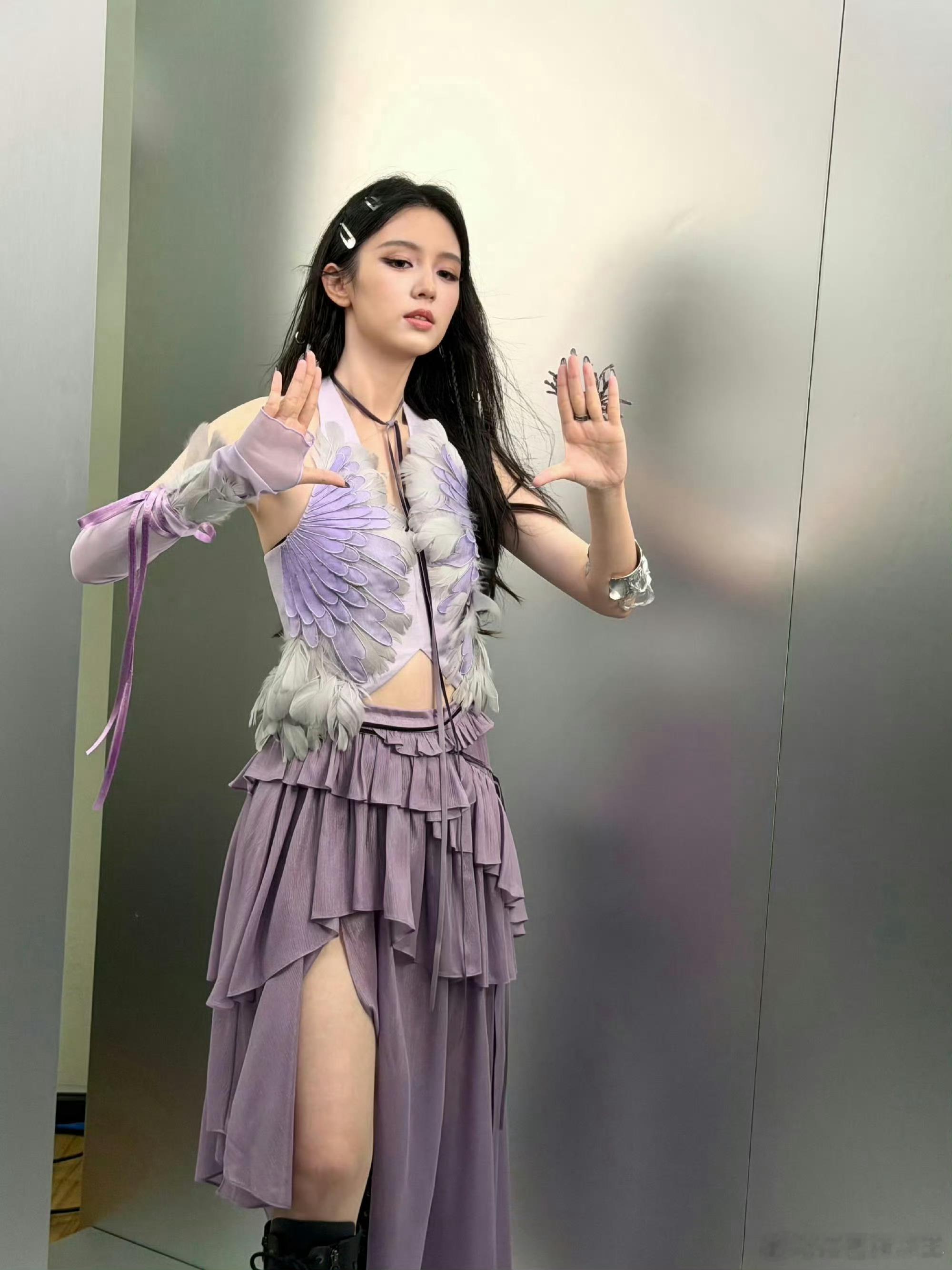 周也是电竞文女主吧 美貌是标配，技术是加分，情绪价值是天花板，周也把游戏搭子这个