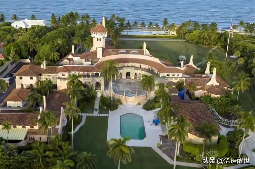 特朗普几乎每个周末都飞回佛罗里达的海湖庄园度假，这份待遇十分少见。这座庄园位于棕