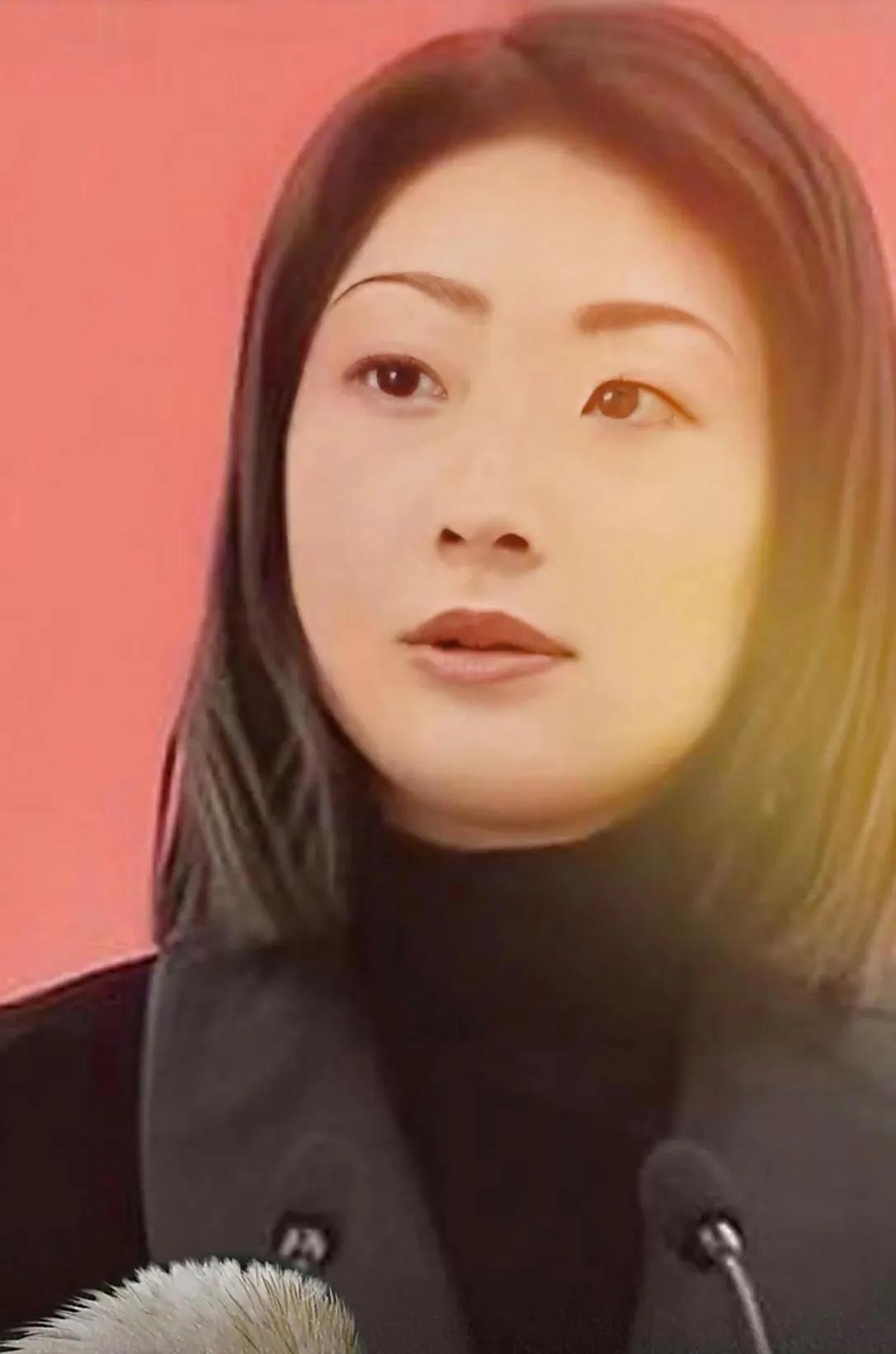 宗馥莉落泪背后：“娃小宗”上线遇阻，渠道难题成最大拦路虎
 
宗馥莉红了眼眶！此
