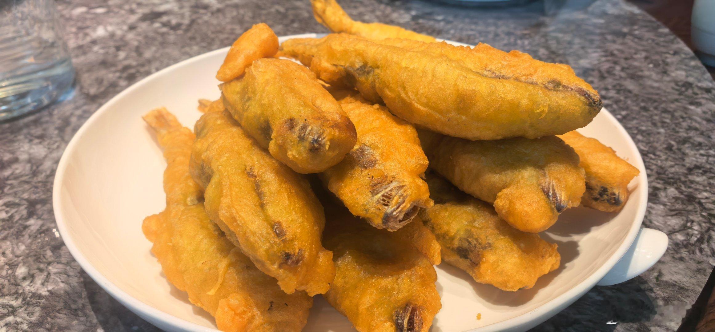 菏泽的大炸鱼，一条下肚就饱了。[偷笑] ​​​