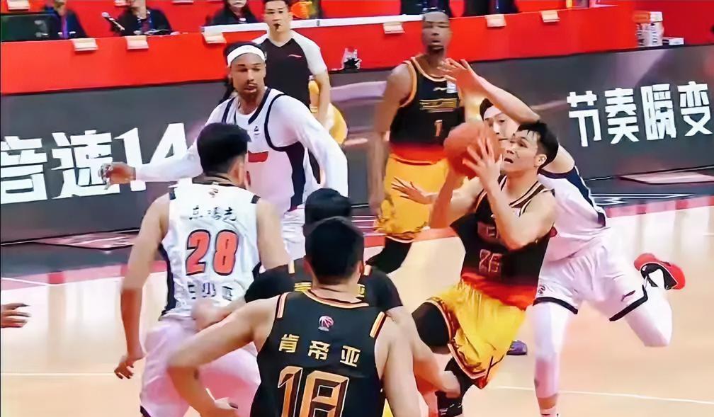 脸都不要了😤，江苏84-104惨败深圳，这3位球员必须为输球背锅！
 
1. 