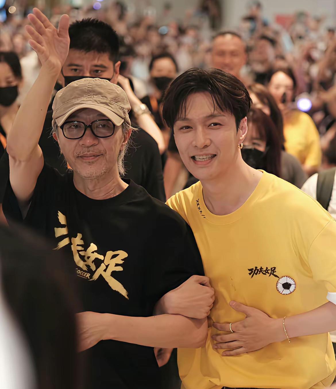 星爷选张艺兴，长相相似或许是其中一个原因。

但更重要的，可能是张艺兴对喜剧的赤
