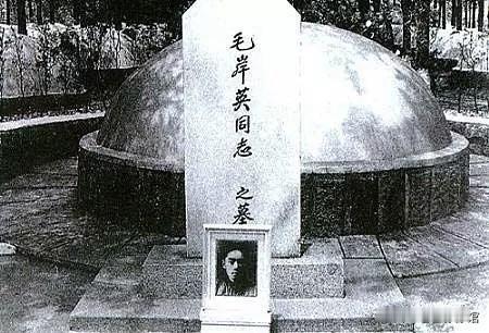 “湘水之岸，
英木苍苍身在异域，魂归故乡……”
在平壤以东约100公里的山区
毛
