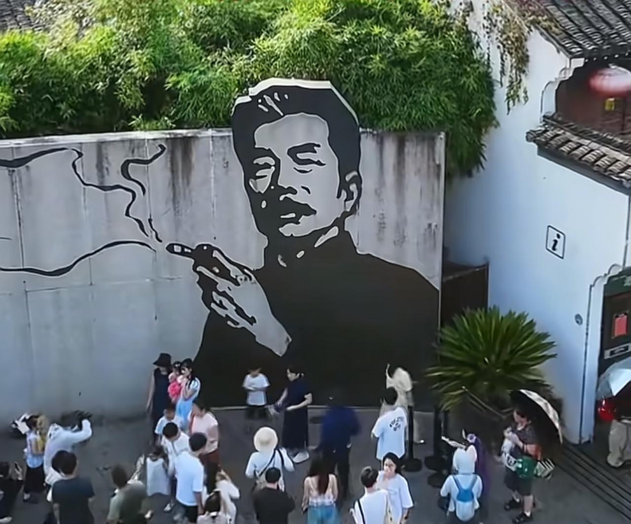 你以为她只是想把画像撤掉，其实她是想借此机会宣传尼古丁袋。

先别管孙女士的发言