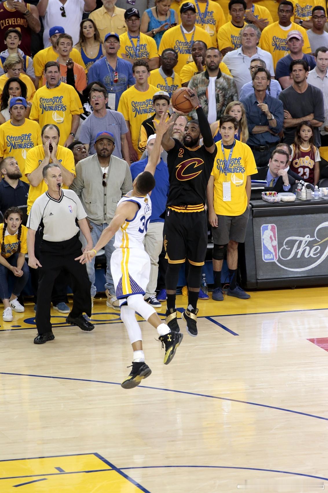 1月22日 近日，前NBA球员约翰·亨森在《Run Your Race》节目中谈