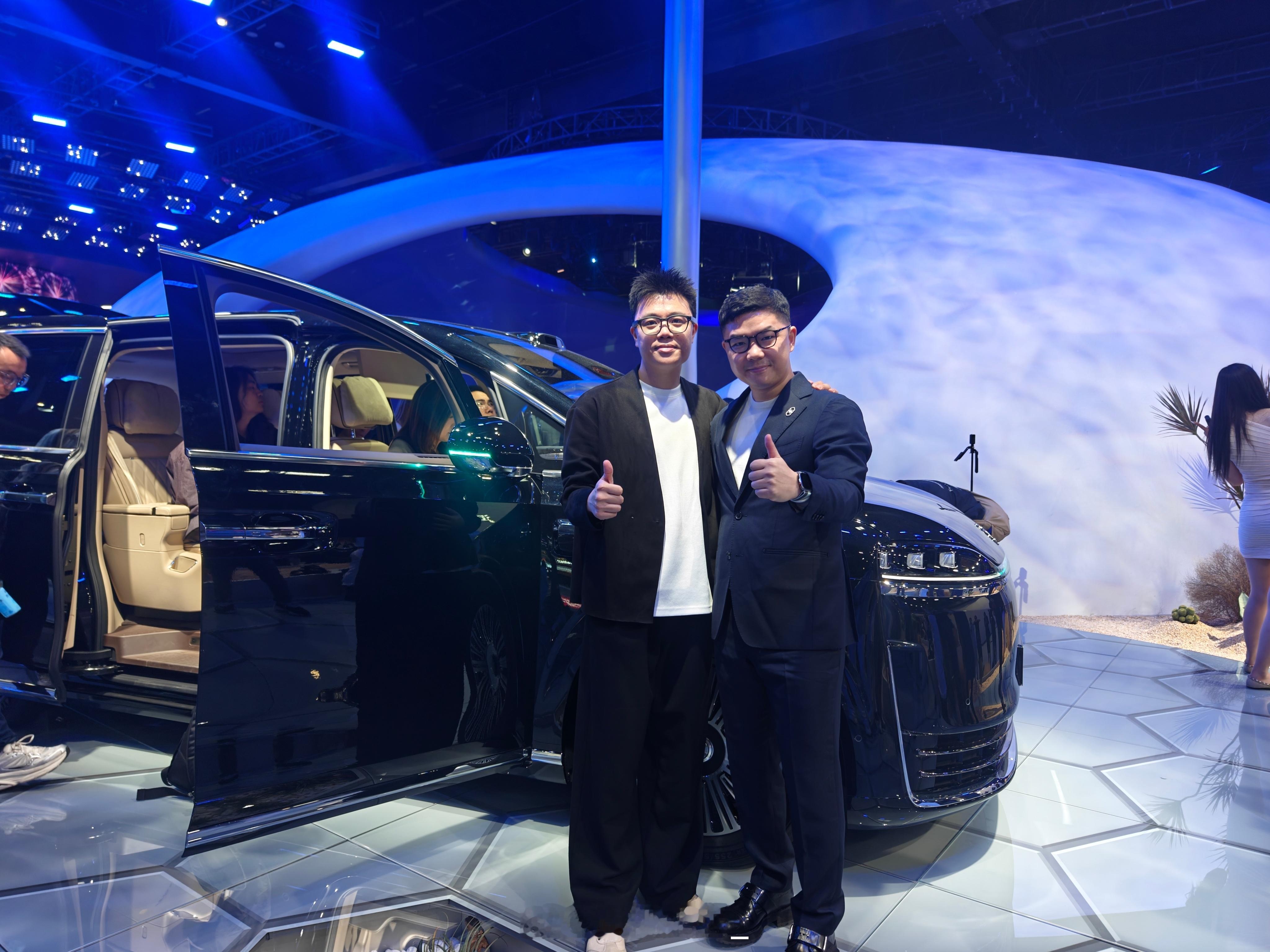 超有亲和力的赵总，再次和我们做了一次深度分享。和我们细聊了智界 V9 的独家故事