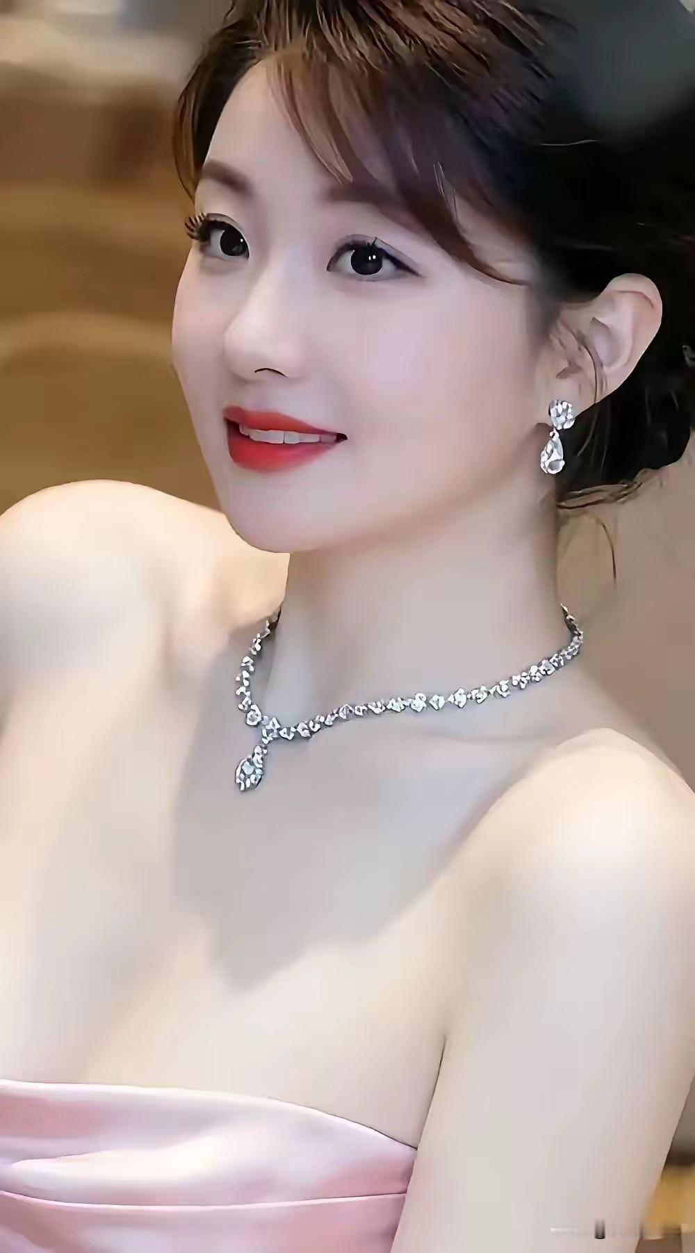 想让家越来越有福气，其实不用四处求神拜佛，福气是自己修来的。
家和万事兴，一家人