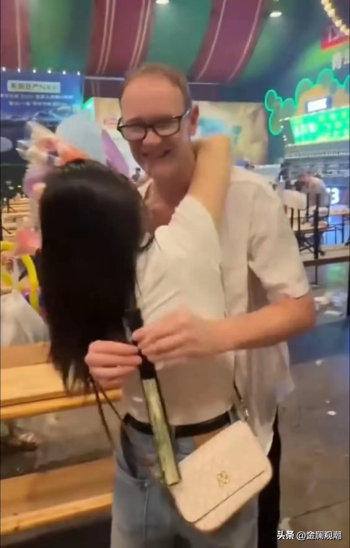 青岛的这场求婚闹剧，“廉价”的不是求婚本身，而是某些女人的人格！


2026年