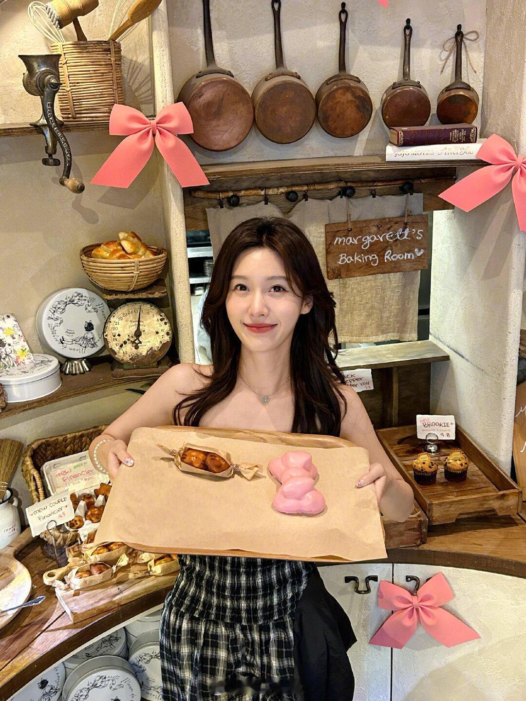 王子璇 现偶什么时候原谅我 被粉丝调侃后，王子璇委屈又可爱地反向发问，直言自己也