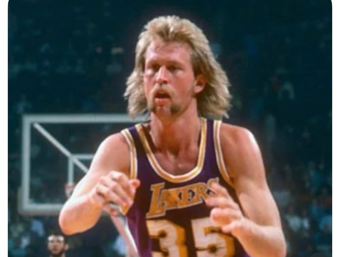 篮天下 他是谁？Images via averagebasketballplay