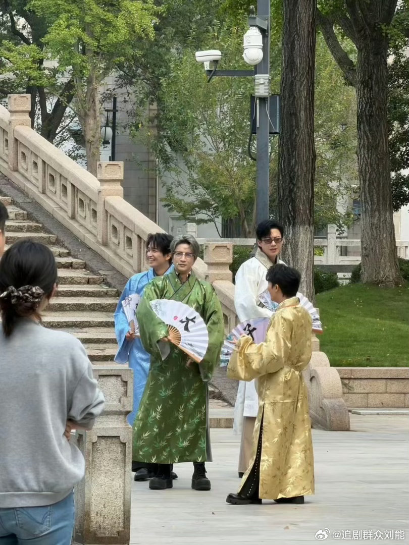 音乐缘计划3嘉宾cos四大才子 音乐缘计划 这个出场构想太绝，刘宇宁、周深、薛之