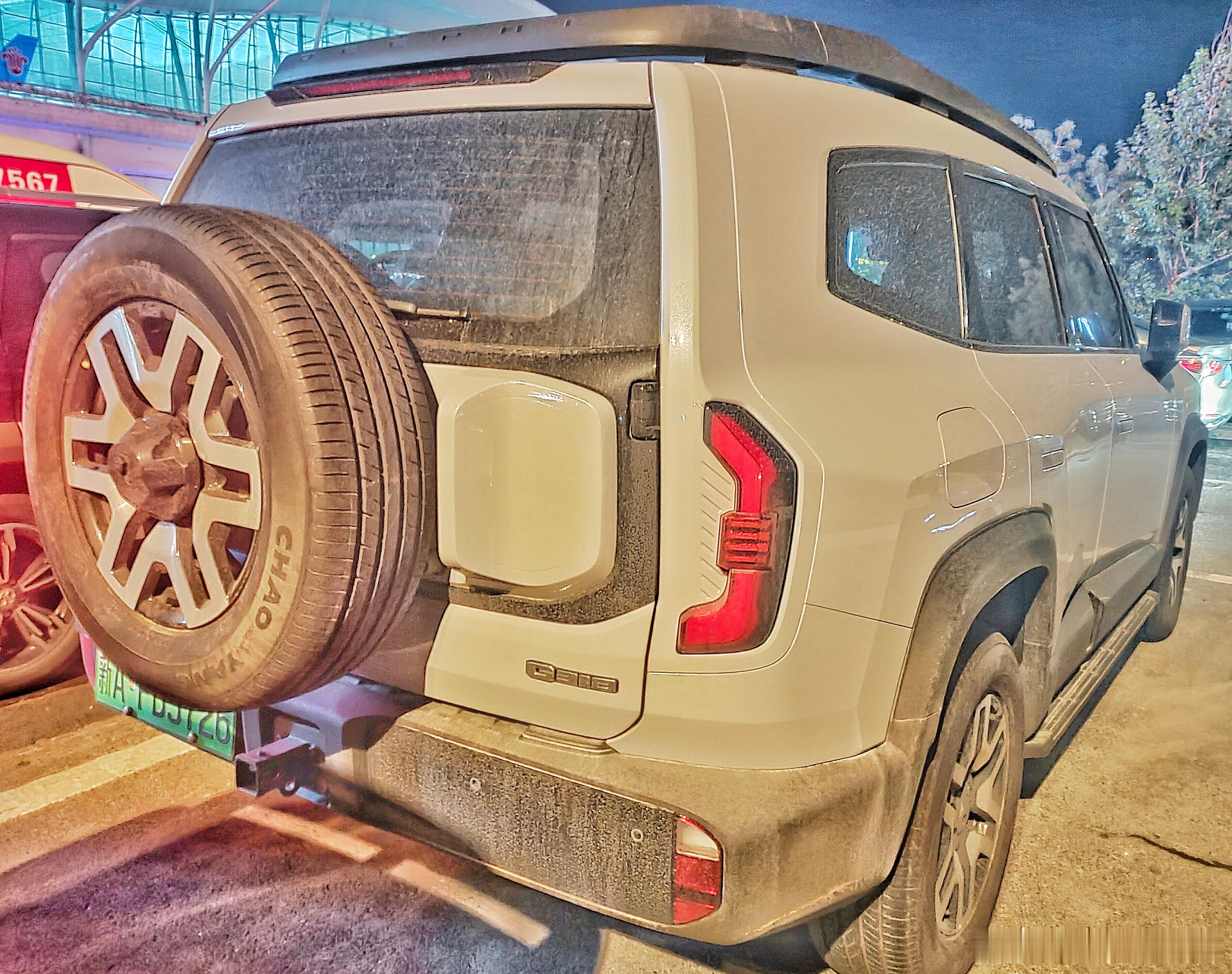 深蓝G318。。。上A下仨连杆后腿。双叉臂前腿。启源A06也基本这样。 