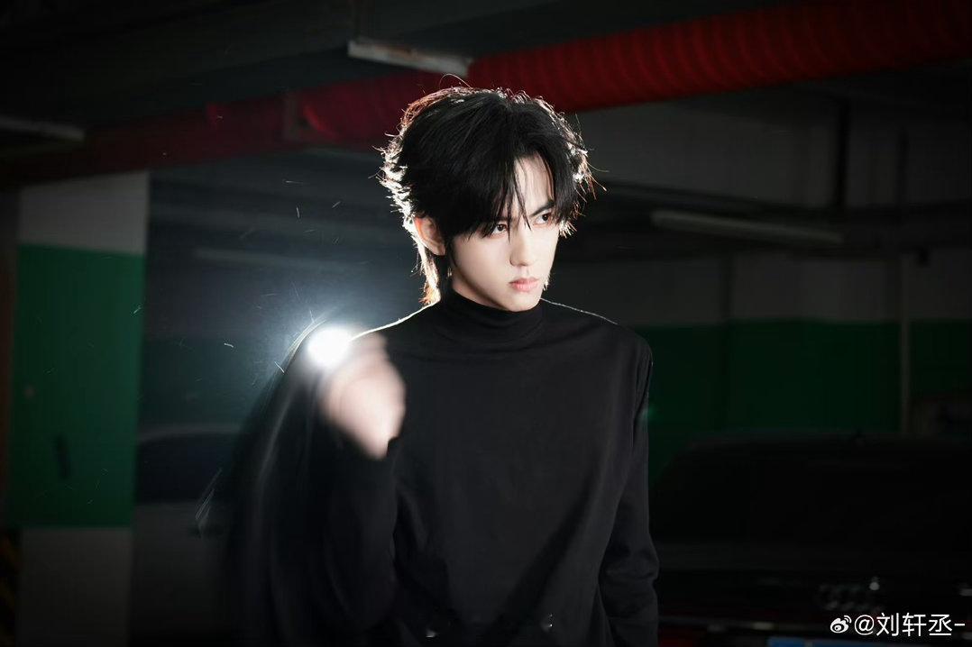 刘轩丞新剧被除名了就是说有点尴尬是怎么回事啊，电视剧《不一样的她》居然删除了刘轩