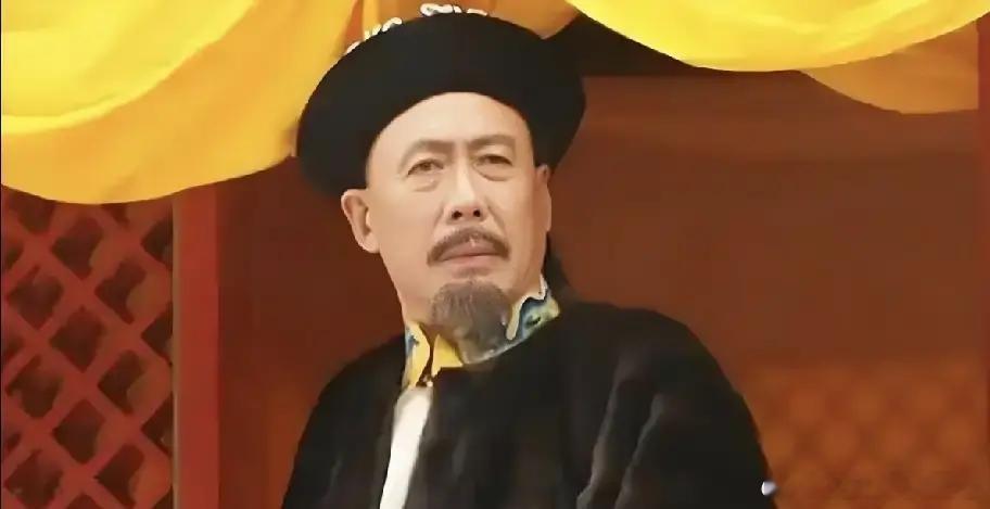 康熙坐稳皇位后，想起姚启圣之子姚仪还在民间，便派人去请。姚仪谨遵父亲嘱托，无心出
