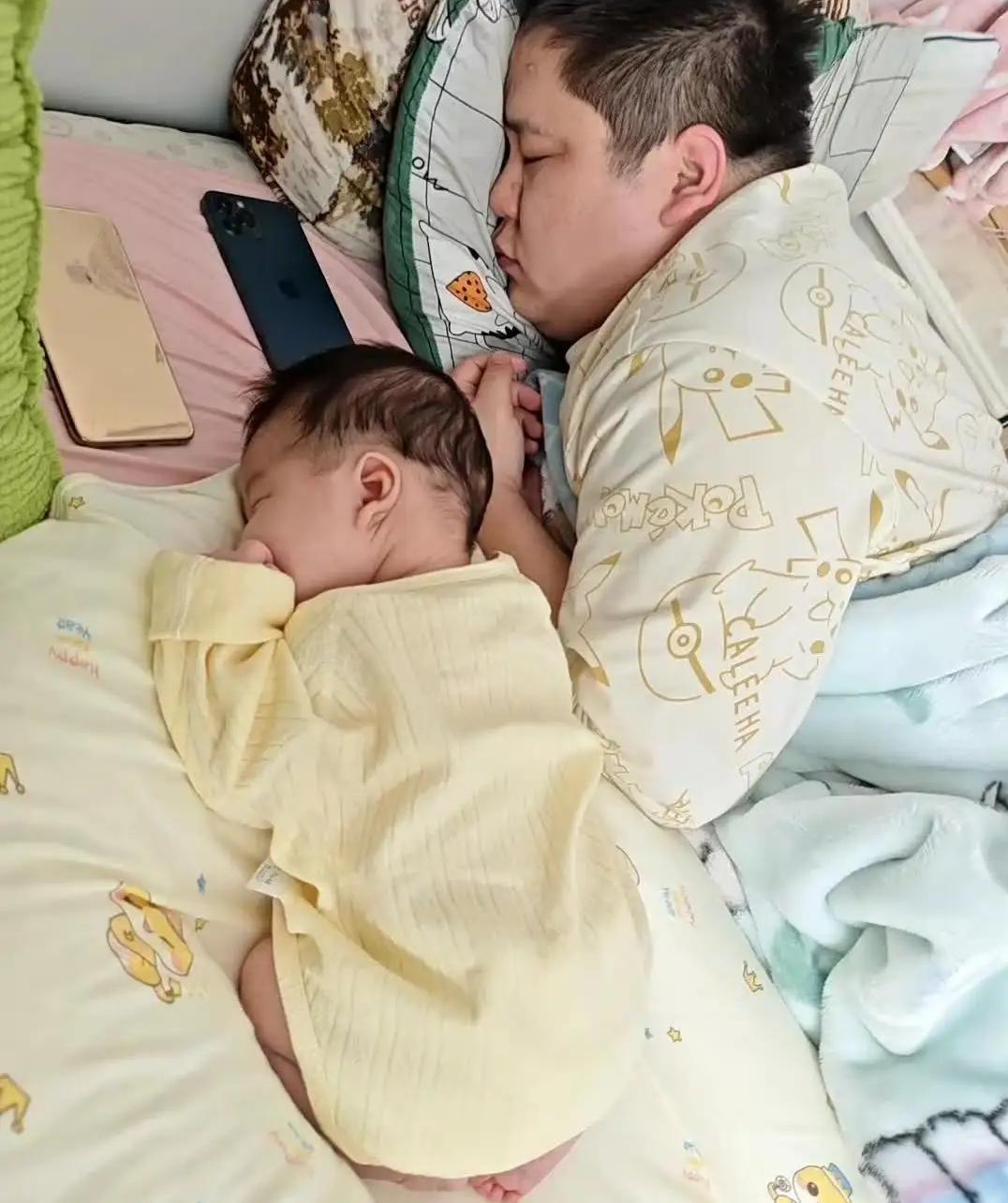 家人们，我最近发现了一件超神奇的事儿！每次和爸爸一起睡觉，我就跟被施了魔法似的，