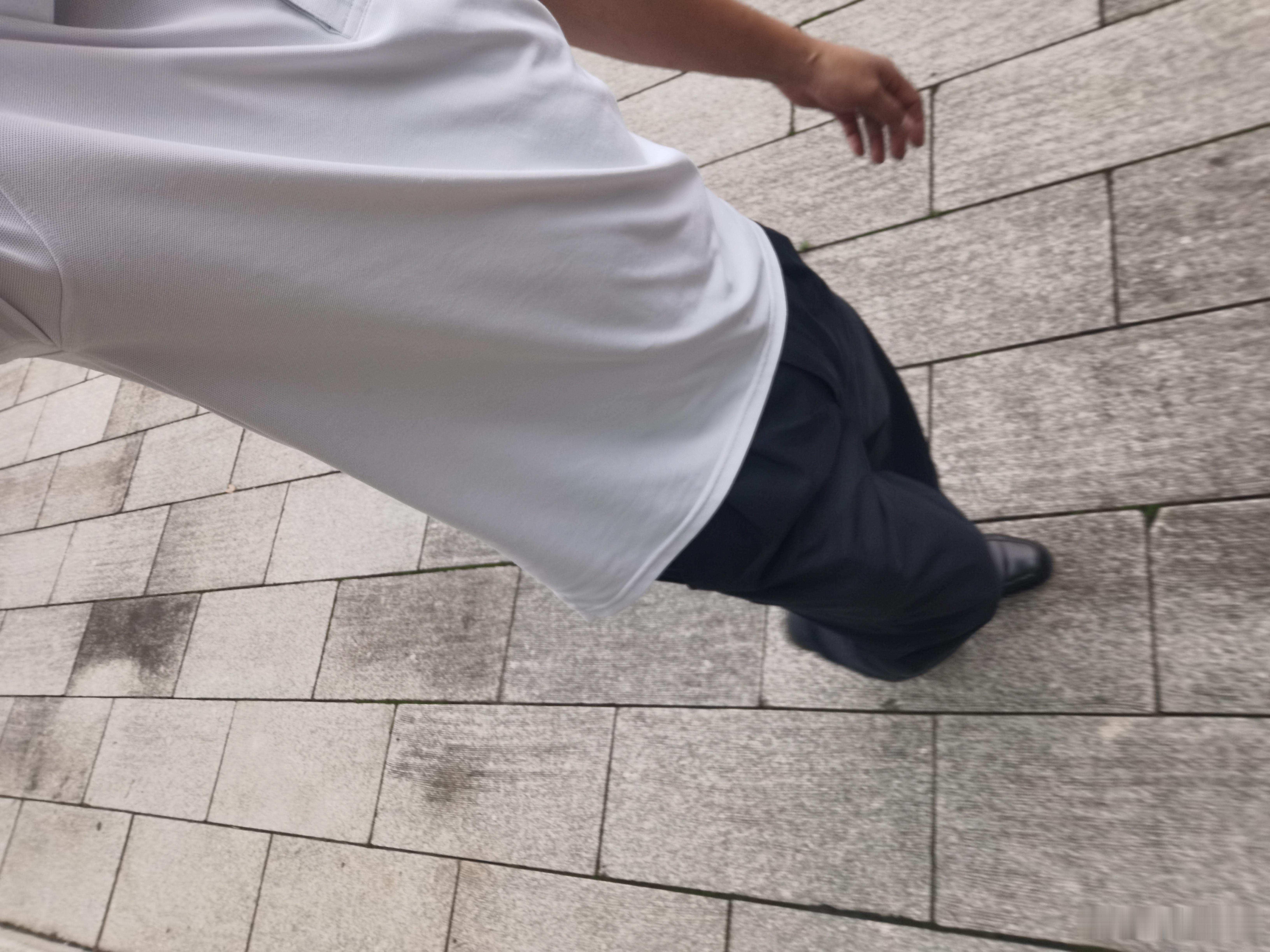 今天来早了，不刺激。 