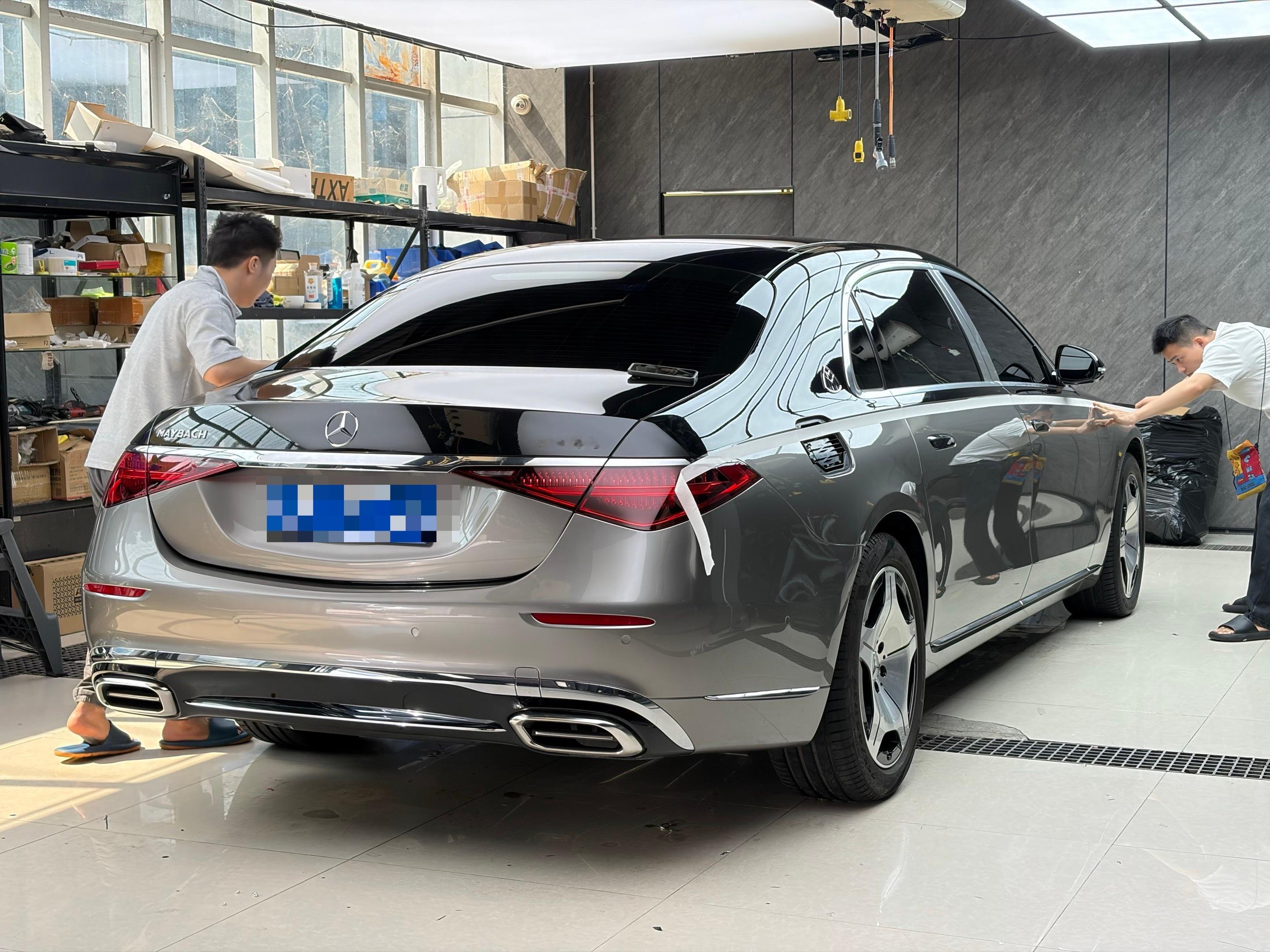 在气质这块，传统老牌还是拿捏得死死滴。老客户推荐自己的老姐，来超级车间整个银黑双