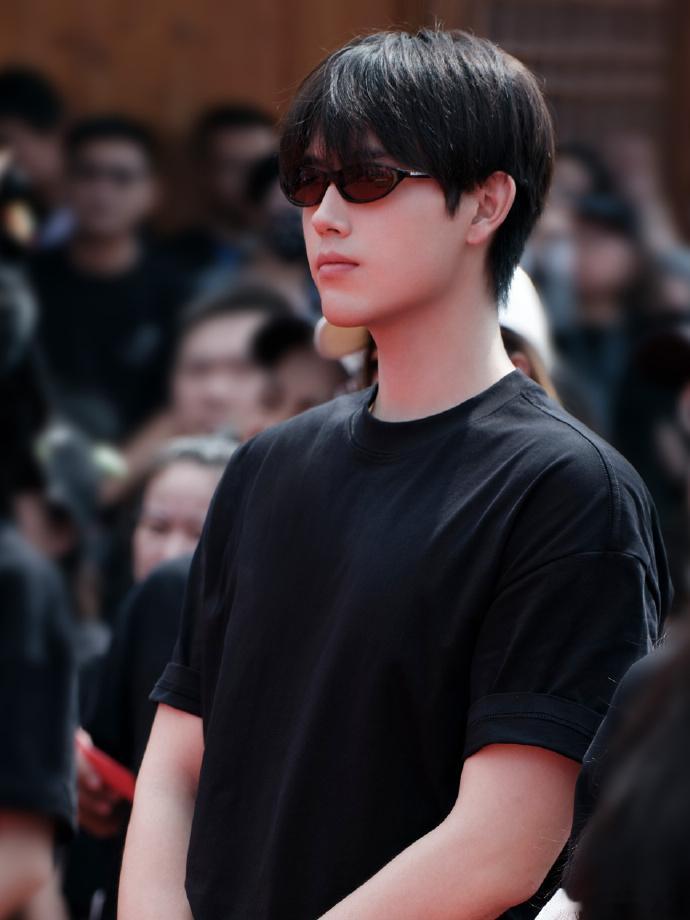 #陈飞宇是段胥封狼居胥的胥##陈飞宇慕胥辞饮马枕戈剑指十七州#陈飞宇的段胥，意气