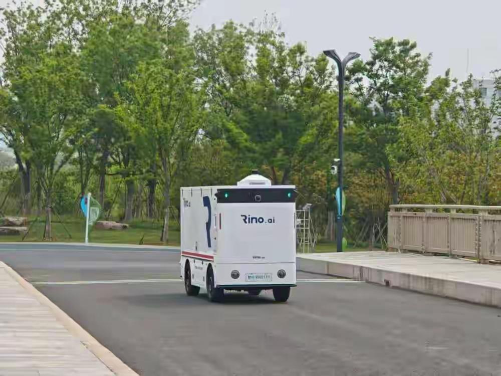 深圳无人车在一线城市中居首，太牛了！现在走在深圳街头，时不时就能看到无人小车精准