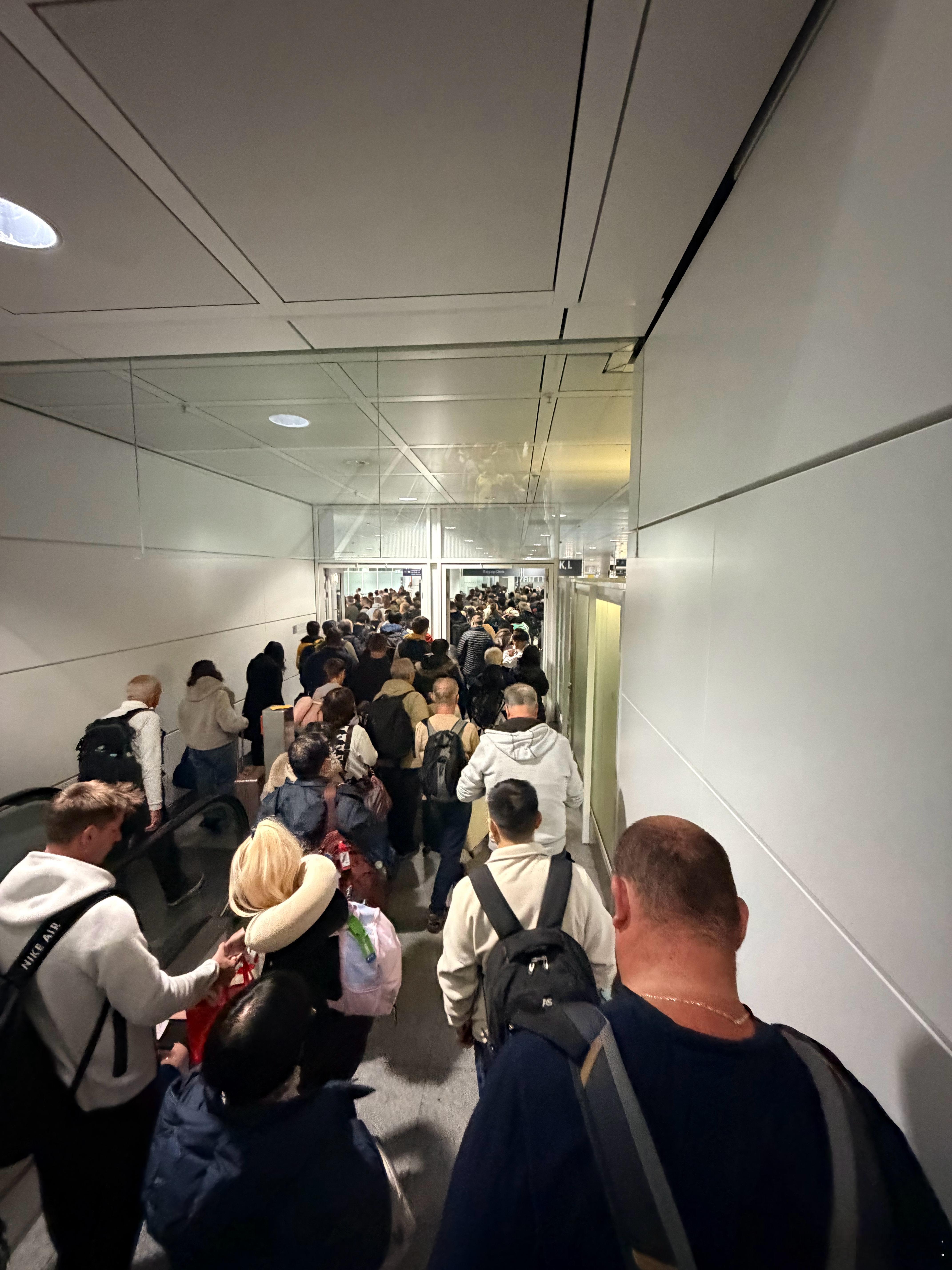 刚从美国回来时差没倒明白今天又到德国精神很矍铄欧洲真落后。。。。 