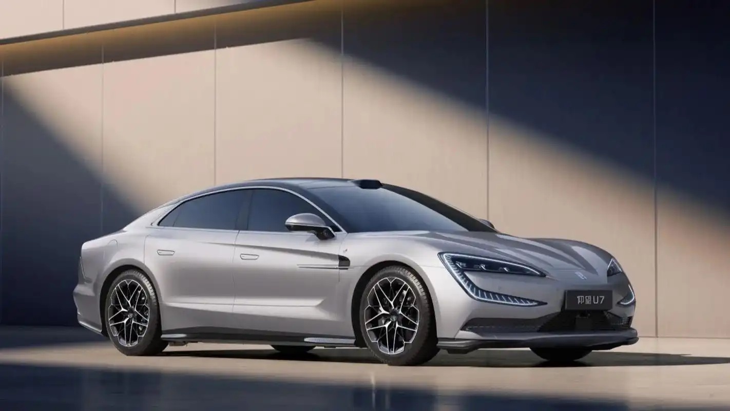 从前方传来一个有价值的信息，仰望U7的“云辇-Z“主动悬架标定更全面。已经可以联