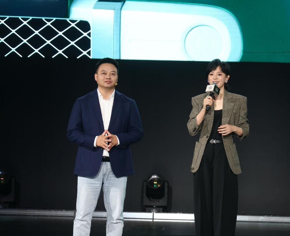 孙俪娘娘助阵的新车发布会！娘娘太美了 ，QQ3 摩登版这个复古造型我好爱孙俪严选