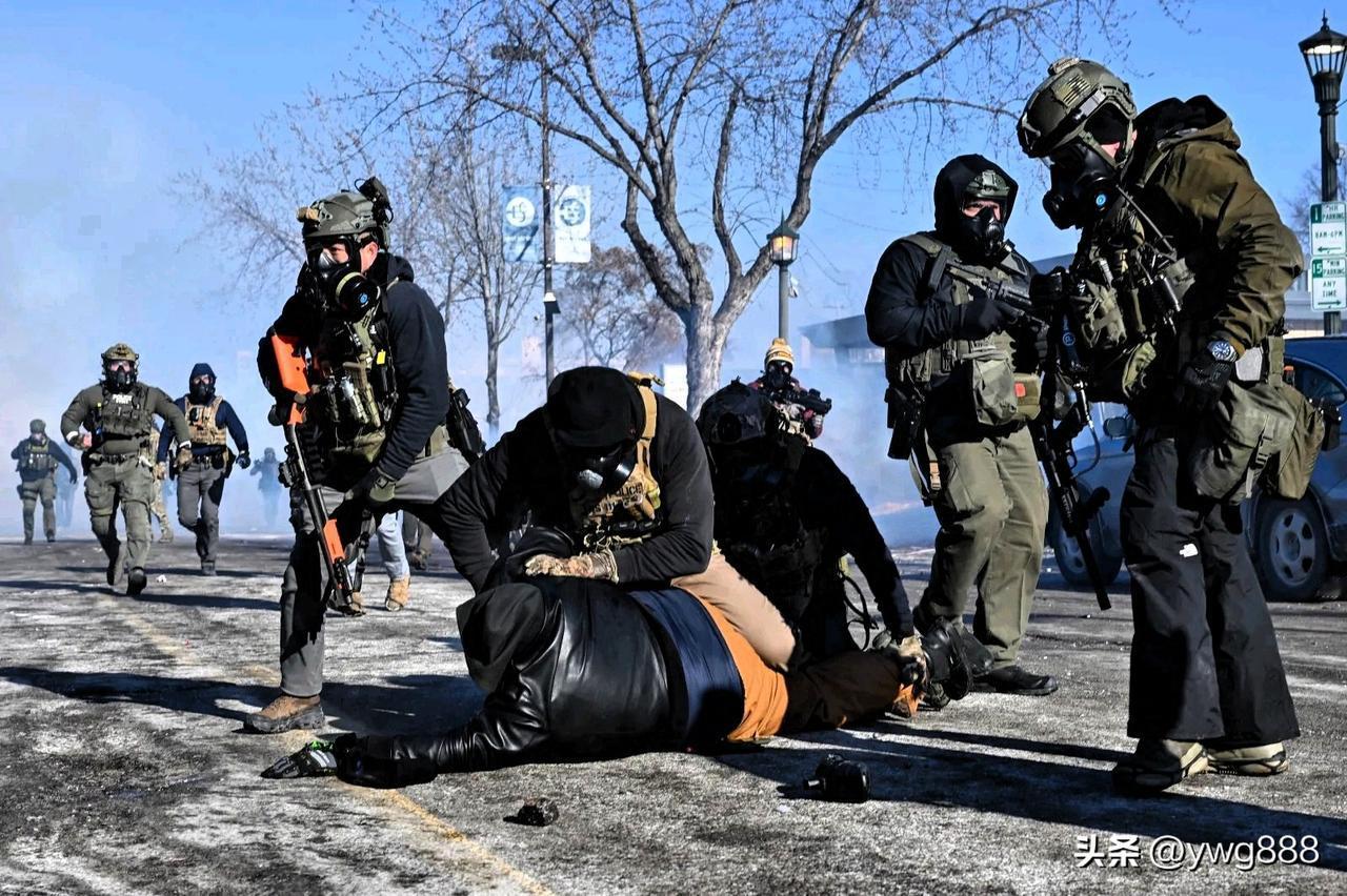 周六下午，唐纳德·特朗普总统在社交媒体平台上回应了有关明尼阿波利斯联邦特工与一名