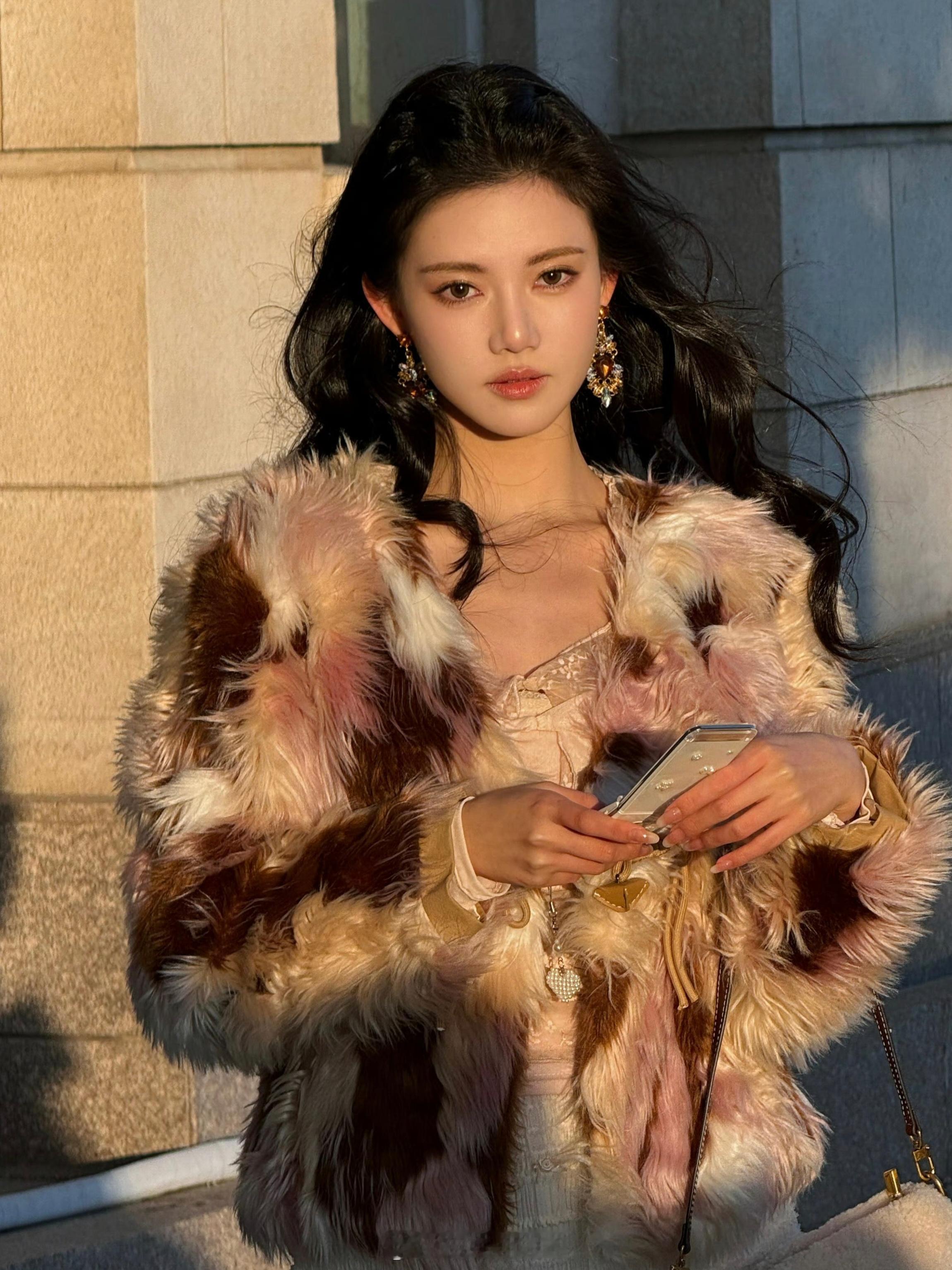 🥭电视剧《再见依然红着脸》领衔主演：余承恩、孙珍妮开机时间：2026年6月中旬