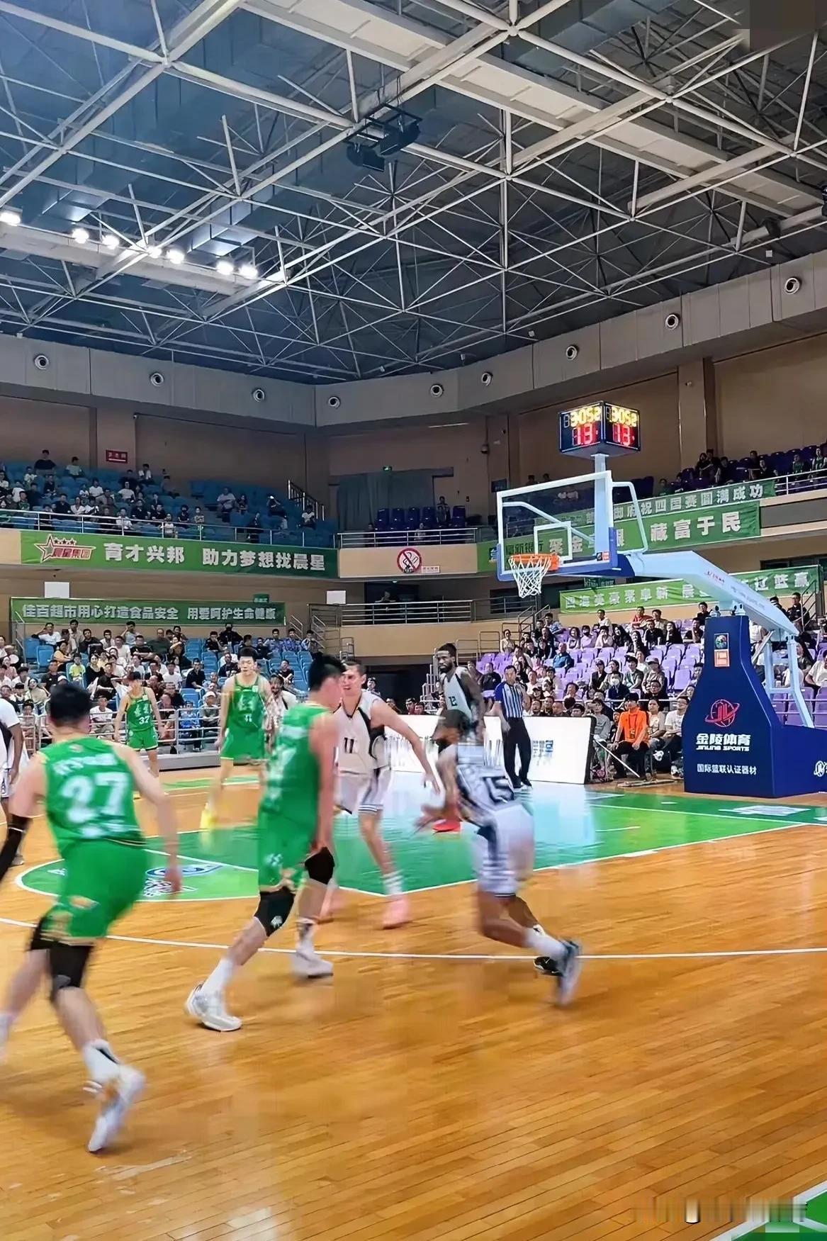 杨鸣不愧是CBA名帅！今晚阜新四国男篮邀请赛，杨鸣率领辽宁男篮90-81战胜美国