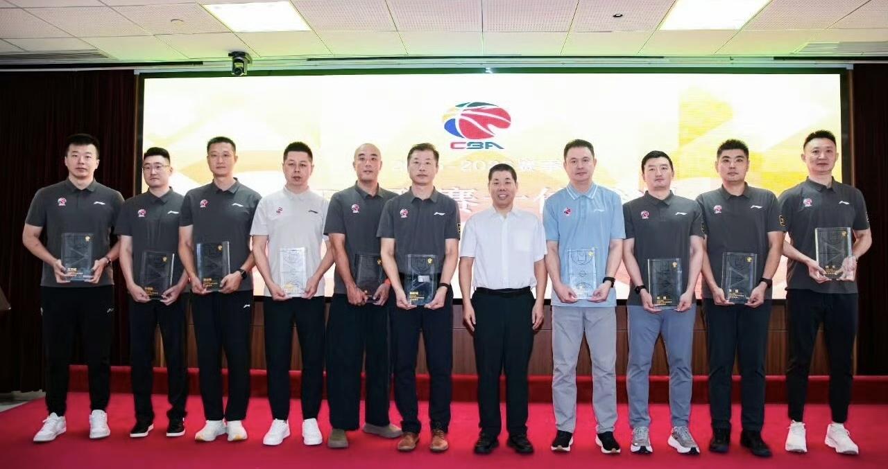 CBA十佳裁判名单出炉，球迷争议不断，这份名单是谁评选的？
2025-2026赛