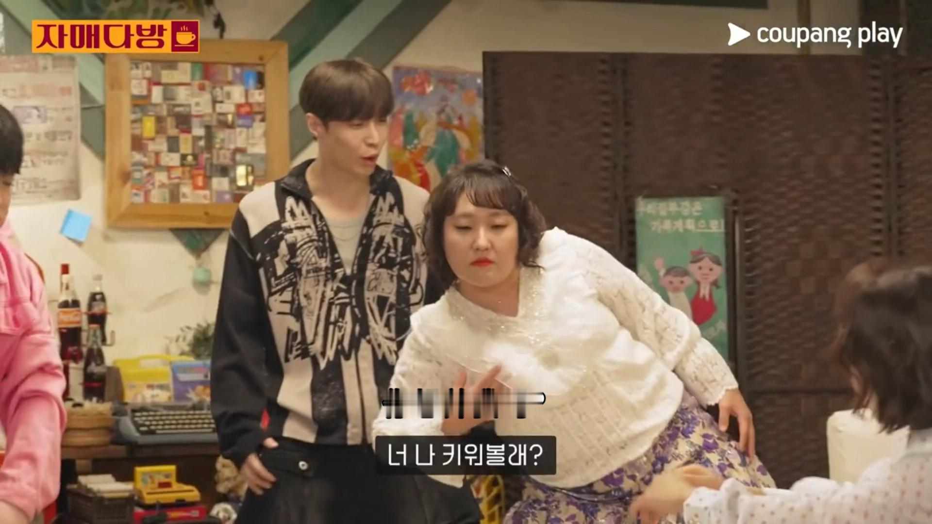 “你想养我吗？”“呃…这好像有点难。”哈哈哈哈哈哈Lay哥幽默感这一块！